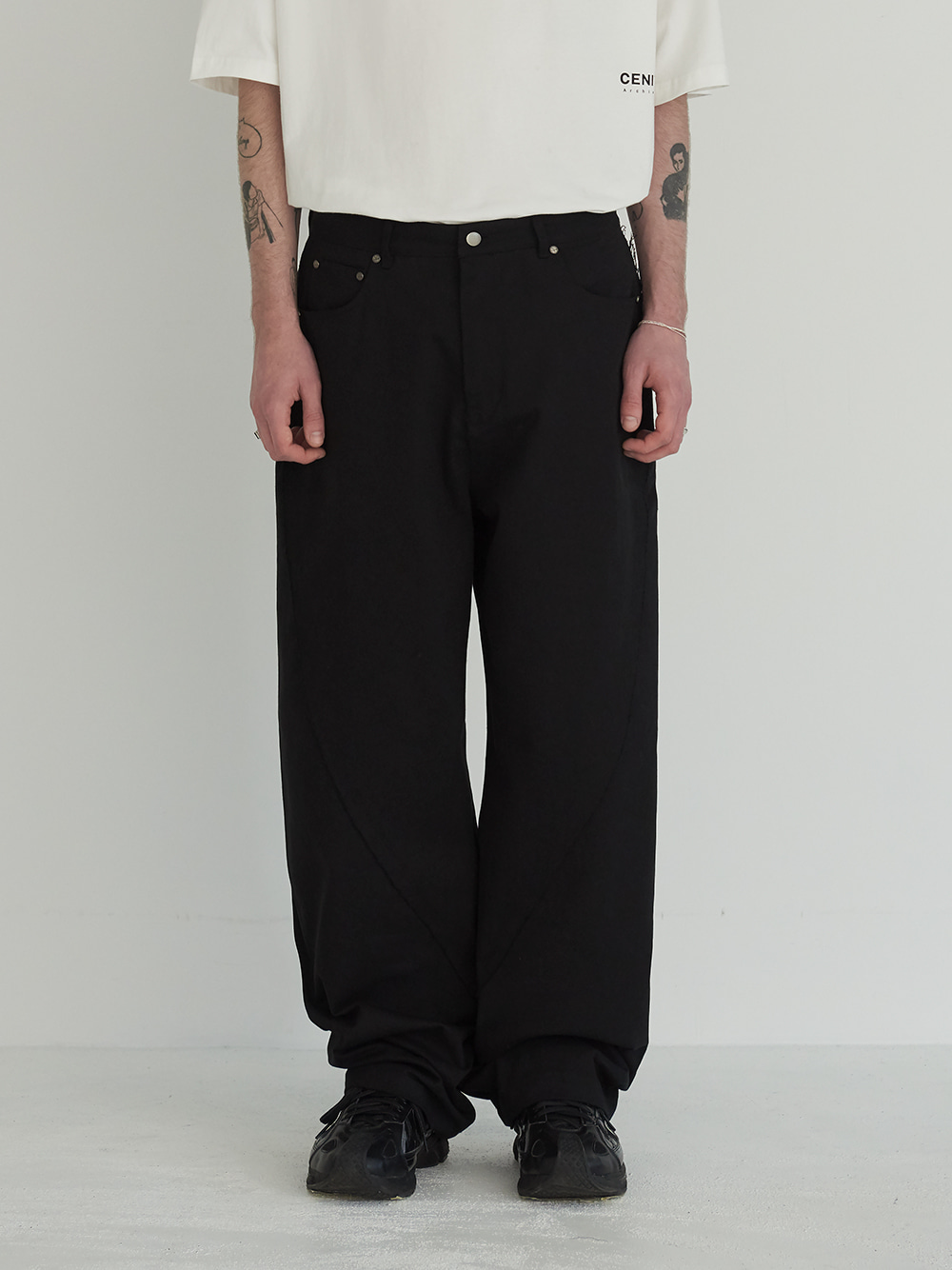 FRONT CURVED PANTS _ BLACK
